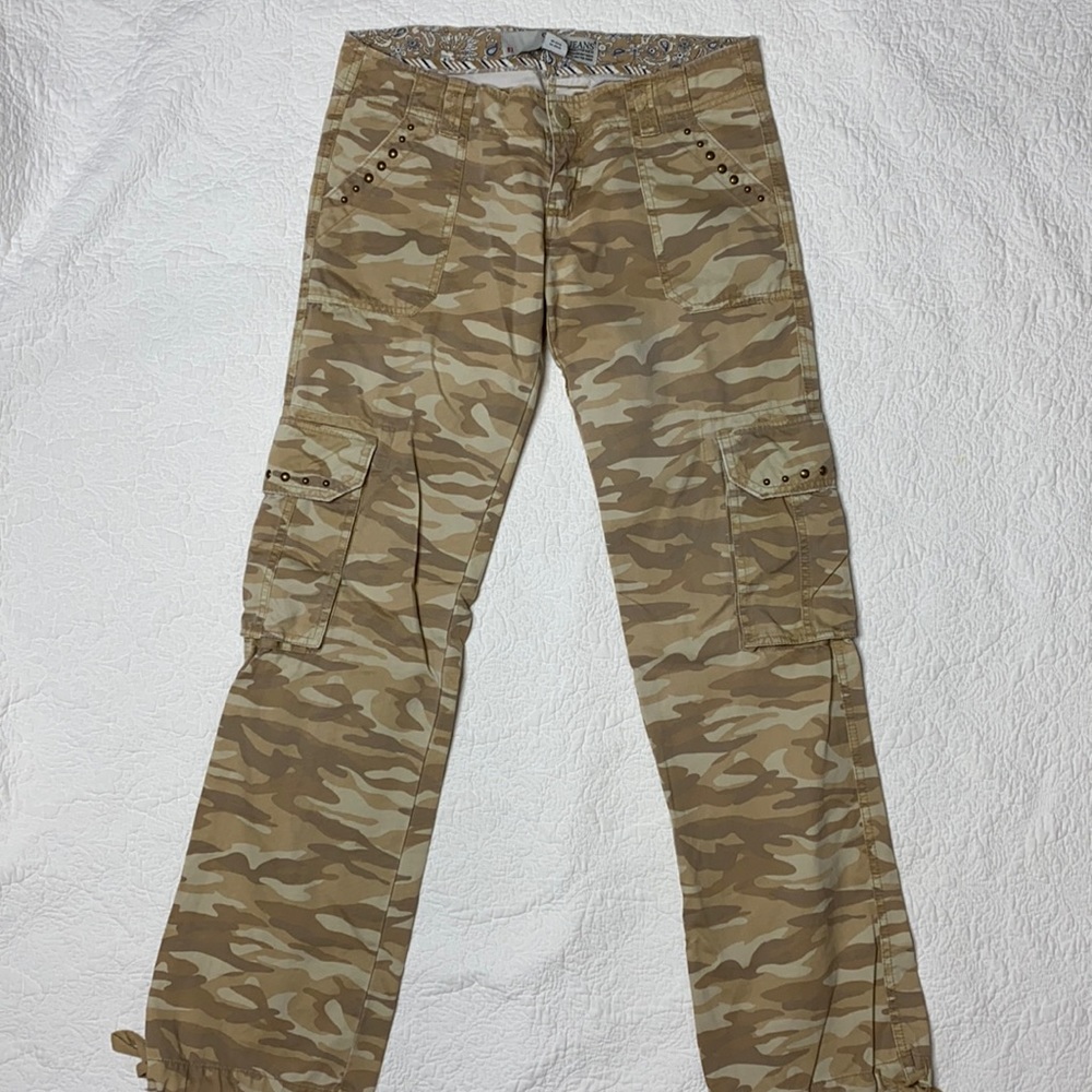 GUESS CARGO JEANS WITH GOLD STUDS